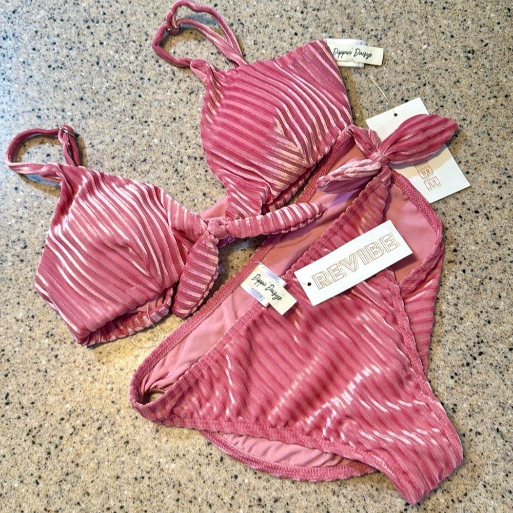 Dippin’ Daisiy’s Bikini Size Small